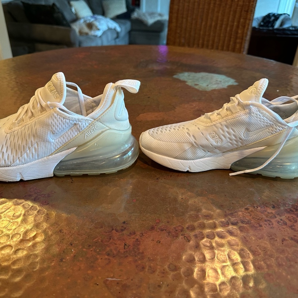 Nike White Air Max Sneakers Modern Sporty Design - Picture 5 of 7